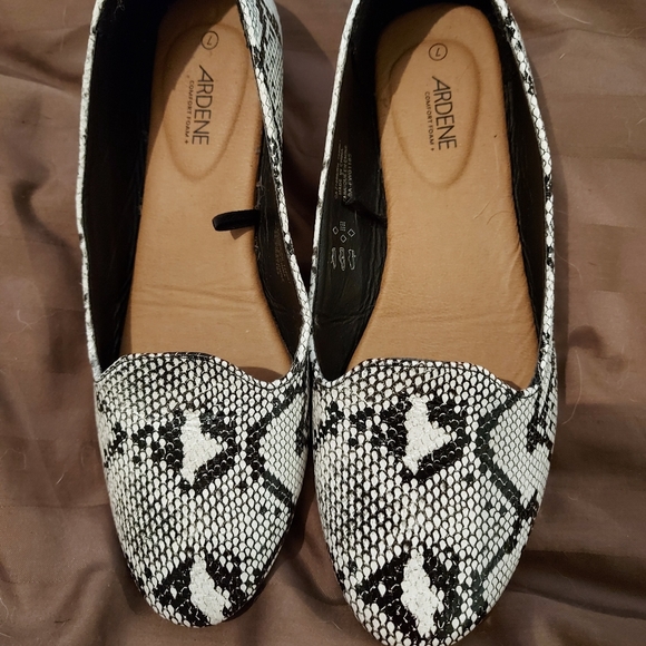 Flats - Picture 1 of 2